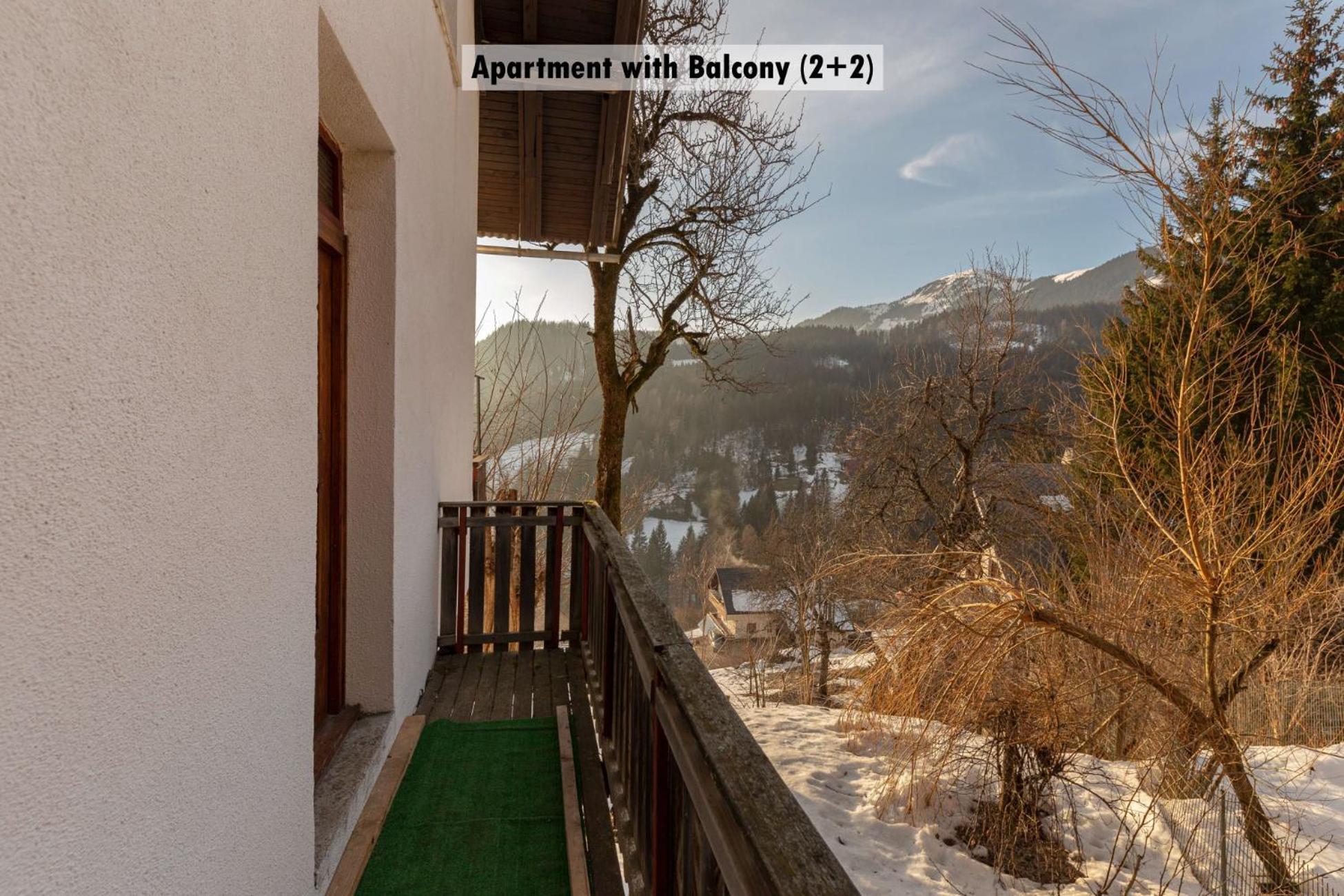 Apartments Farm House Uric Jesenice Exteriör bild