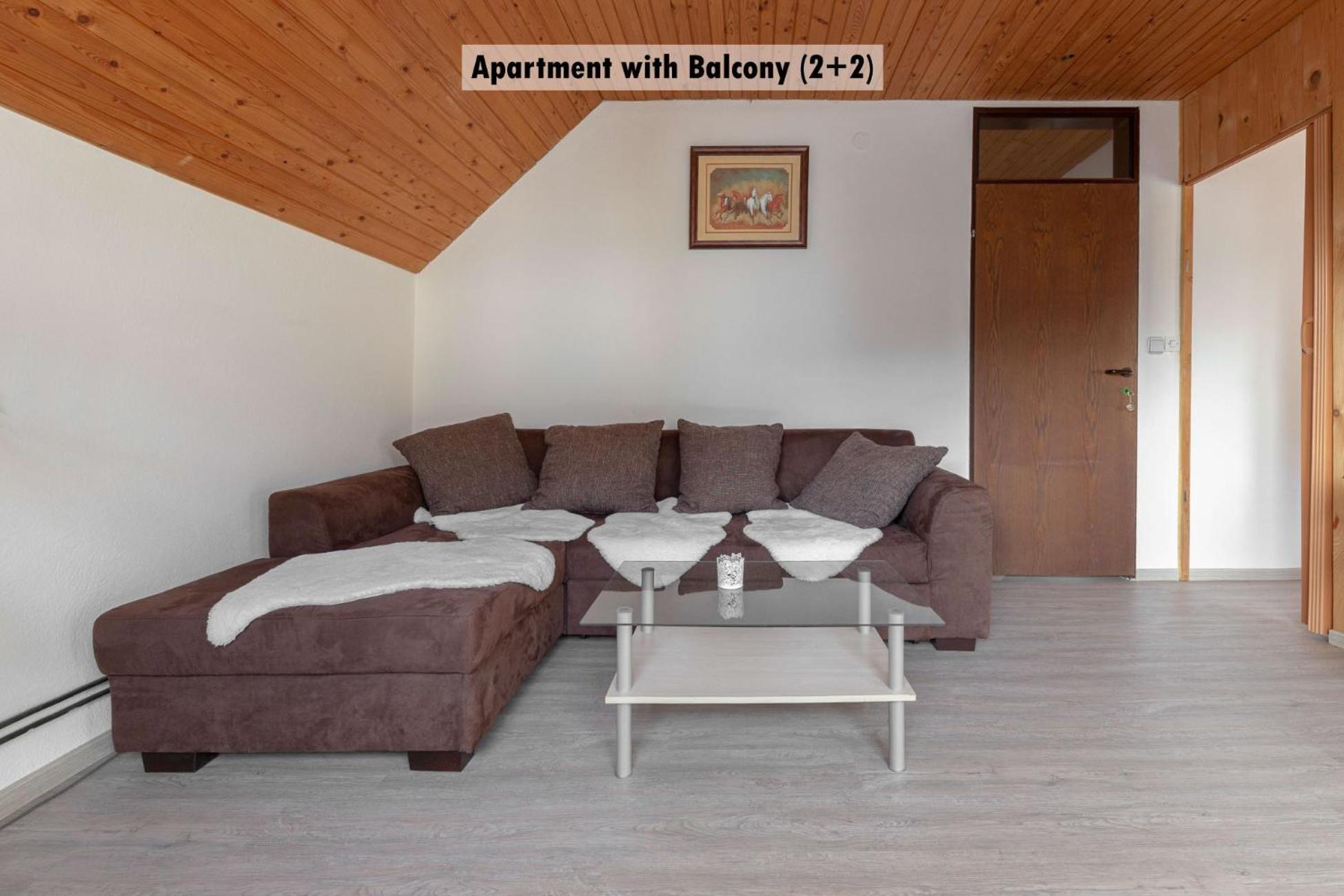 Apartments Farm House Uric Jesenice Exteriör bild
