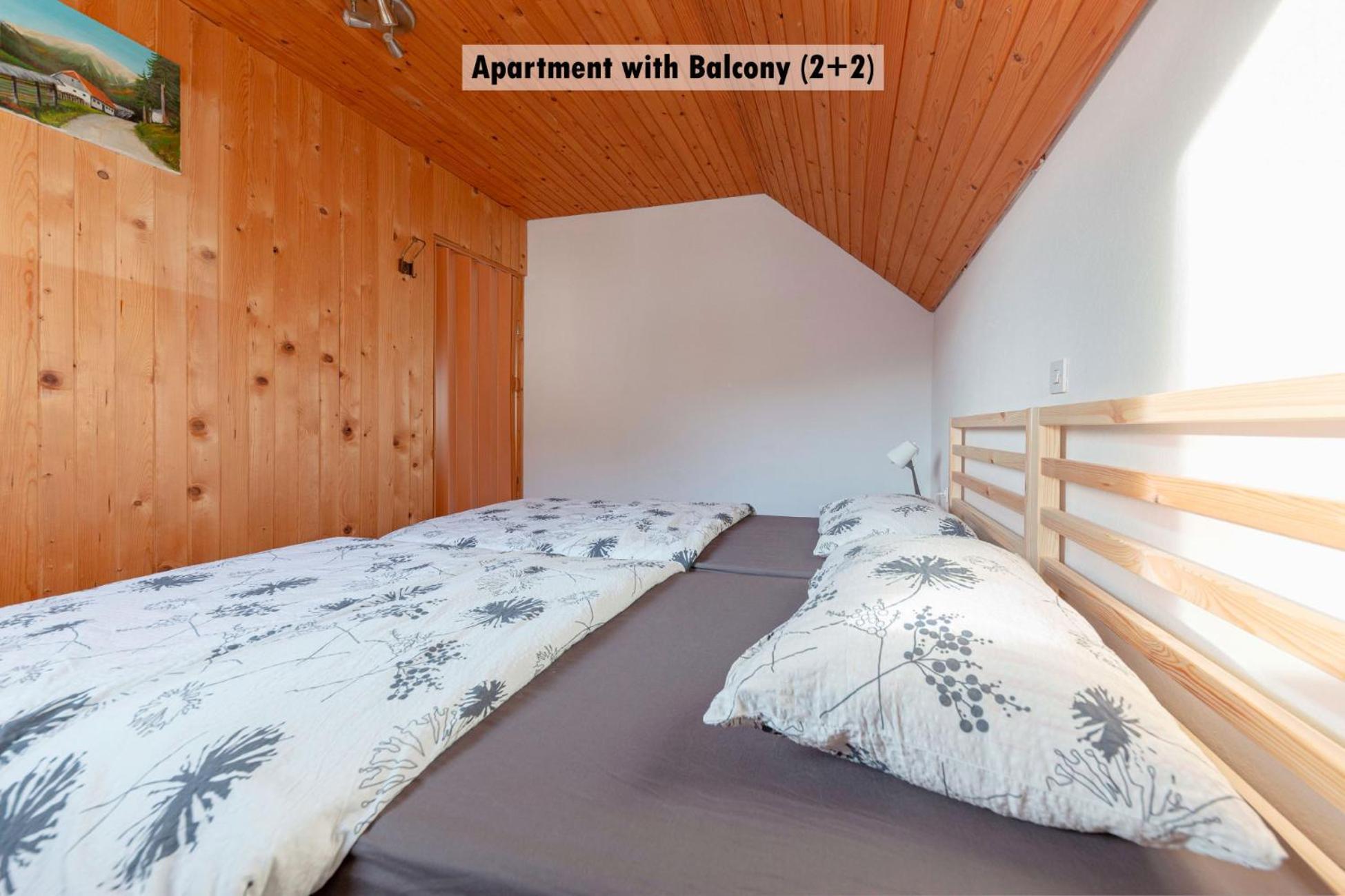 Apartments Farm House Uric Jesenice Exteriör bild