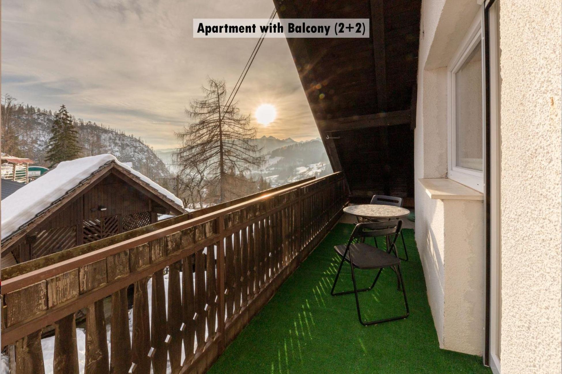 Apartments Farm House Uric Jesenice Exteriör bild